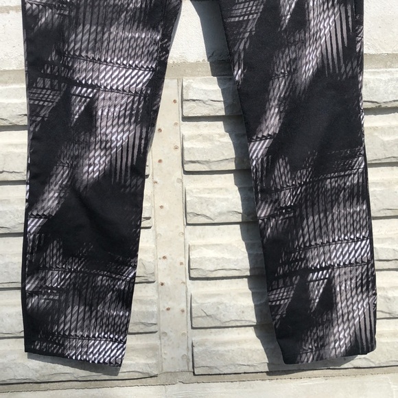 Elie Tahari Printed Ramona Jeans - Picture 6 of 12